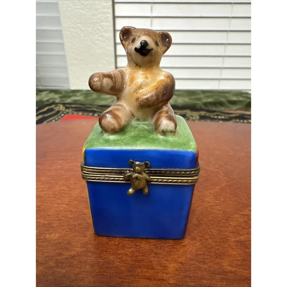 Limoges France Peint Main Signed SS Brown Teddy bear Multicolor Trinket Box EUC